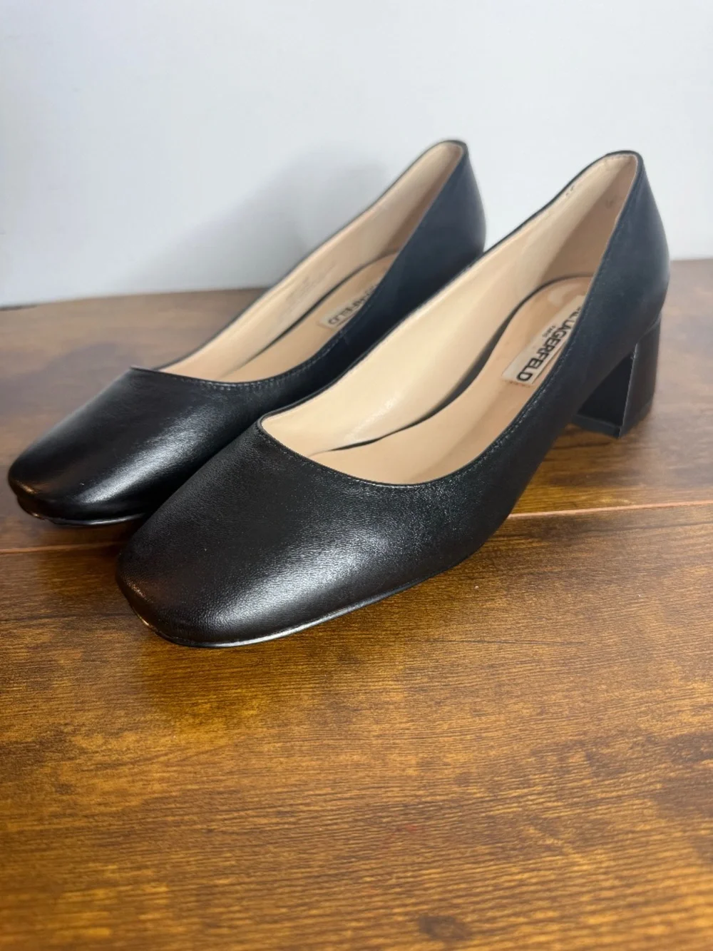 Black Karl Lagerfeld Paris pumps (Size 7)